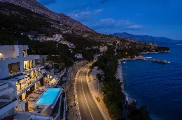 Seafront Villa for 10 Guests in Lokva Rogoznica