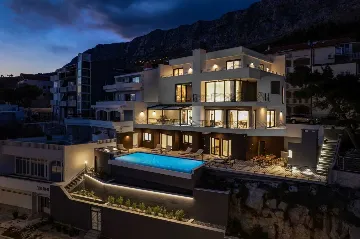 Seafront Villa for 10 Guests in Lokva Rogoznica