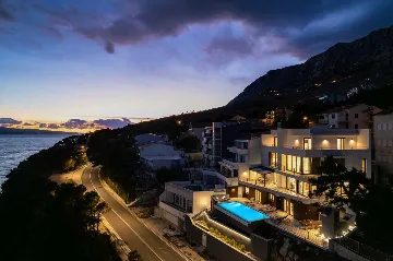 Seafront Villa for 10 Guests in Lokva Rogoznica