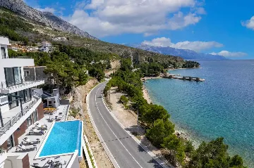 Seafront Villa for 10 Guests in Lokva Rogoznica