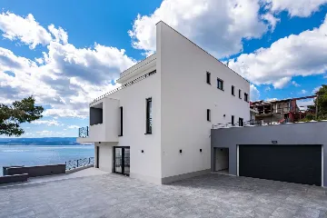 Seafront Villa for 10 Guests in Lokva Rogoznica