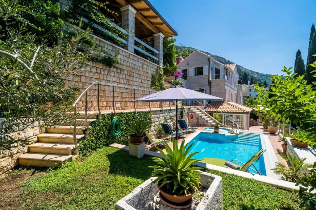 Dubrovnik 6-Bedroom Villa for 12 with Private Pool