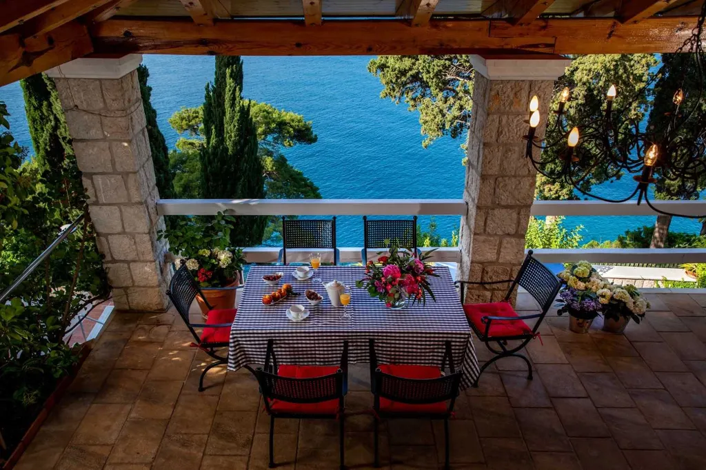 Dubrovnik 6-Bedroom Villa for 12 with Private Pool