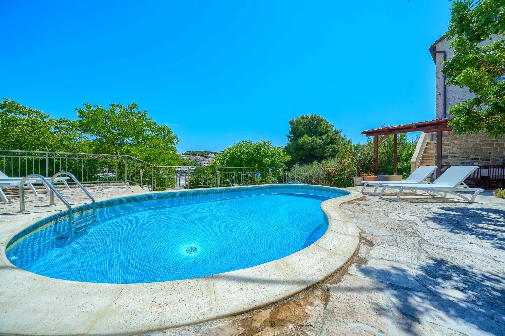 3-Bedroom Villa with Private Heated Pool in Sumartin
