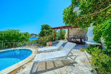 3-Bedroom Villa with Private Heated Pool in Sumartin