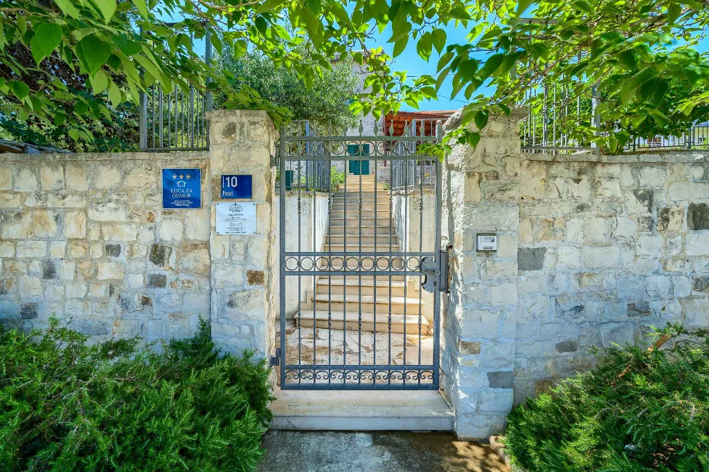 3-Bedroom Villa with Private Heated Pool in Sumartin