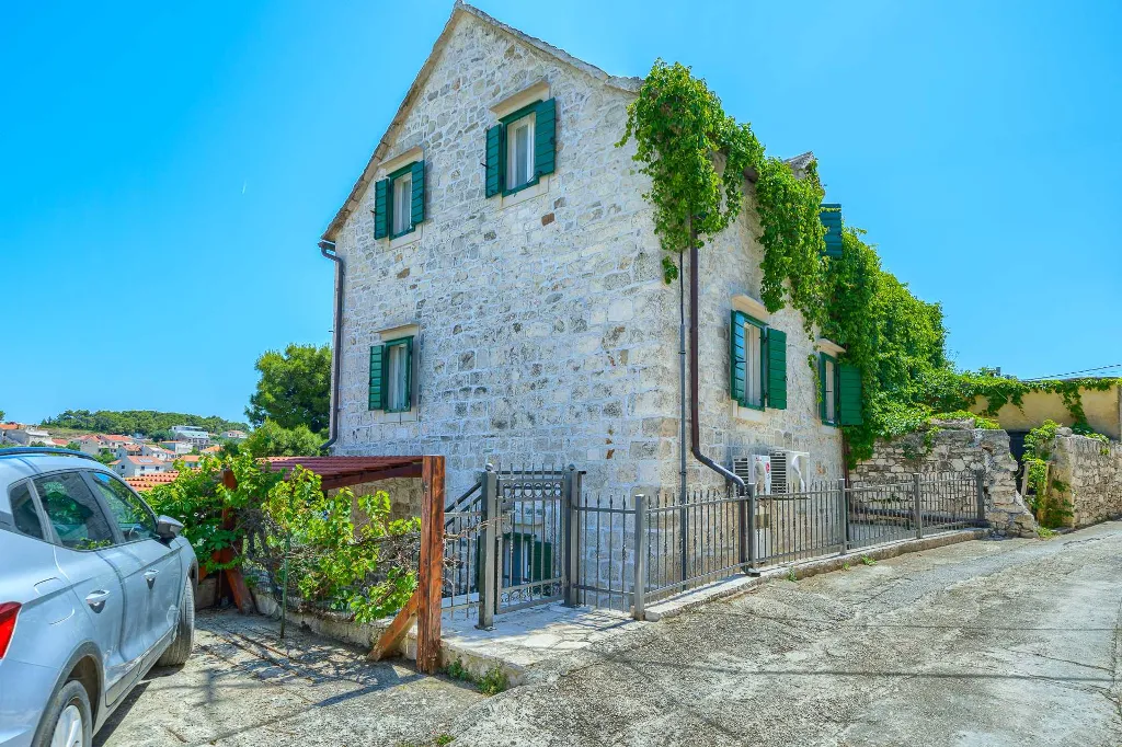 3-Bedroom Villa with Private Heated Pool in Sumartin