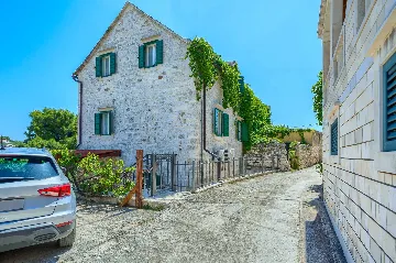 3-Bedroom Villa with Private Heated Pool in Sumartin