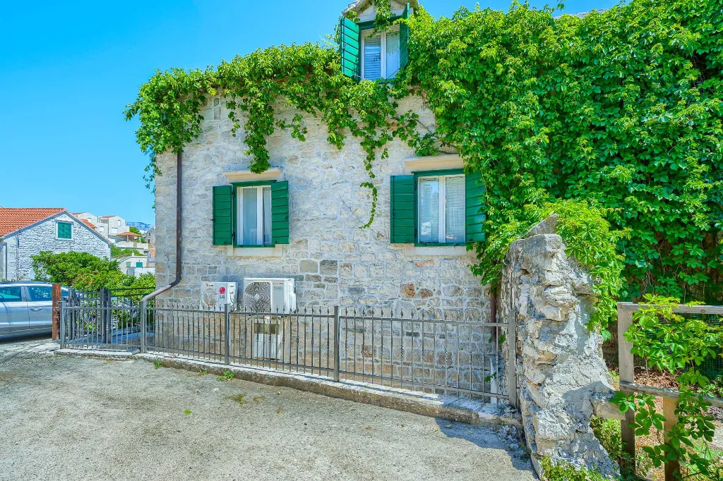 3-Bedroom Villa with Private Heated Pool in Sumartin