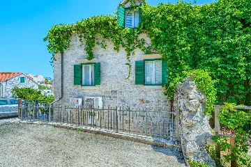 3-Bedroom Villa with Private Heated Pool in Sumartin