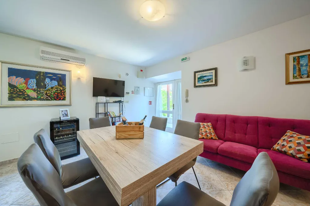 3-Bedroom Villa with Private Heated Pool in Sumartin