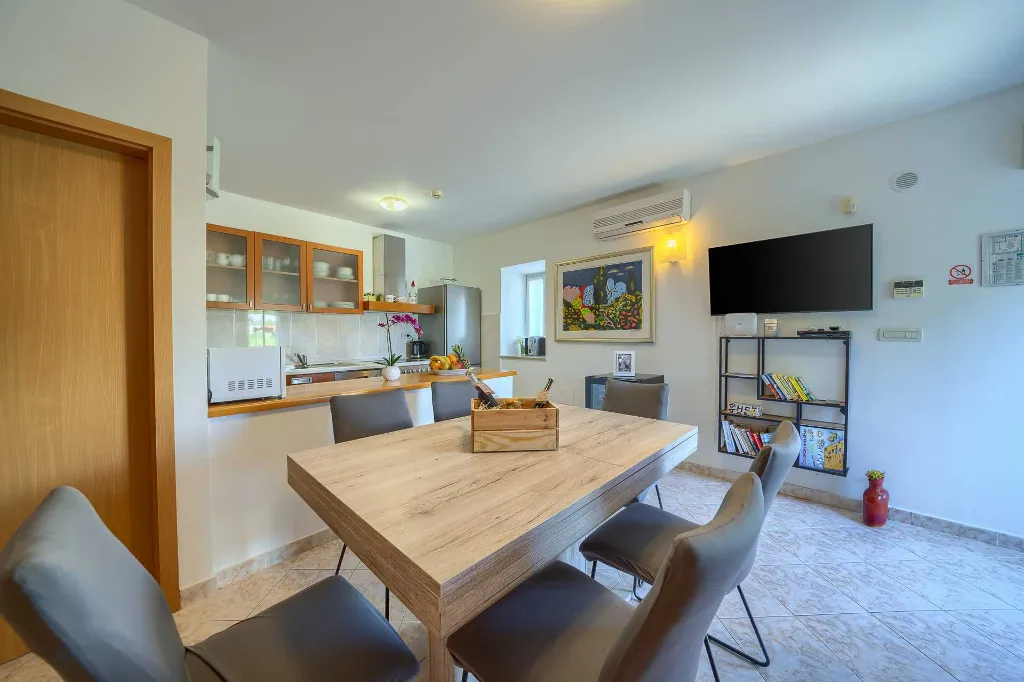 3-Bedroom Villa with Private Heated Pool in Sumartin