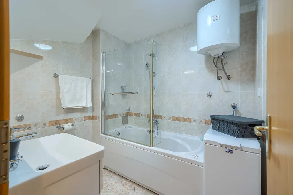 3-Bedroom Villa with Private Heated Pool in Sumartin