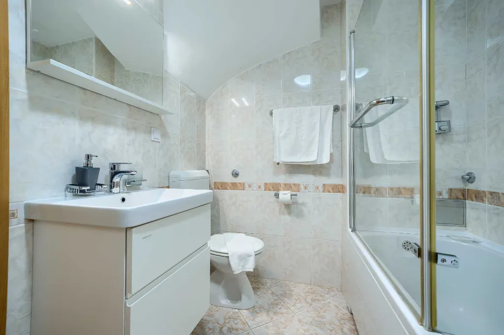 3-Bedroom Villa with Private Heated Pool in Sumartin