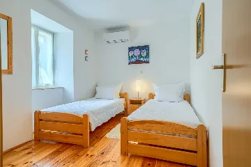 3-Bedroom Villa with Private Heated Pool in Sumartin