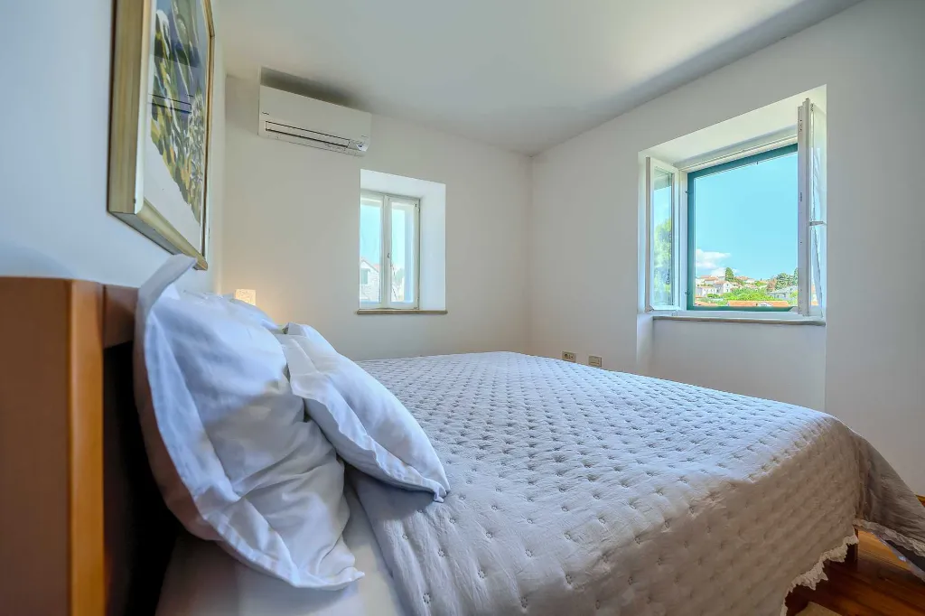 3-Bedroom Villa with Private Heated Pool in Sumartin