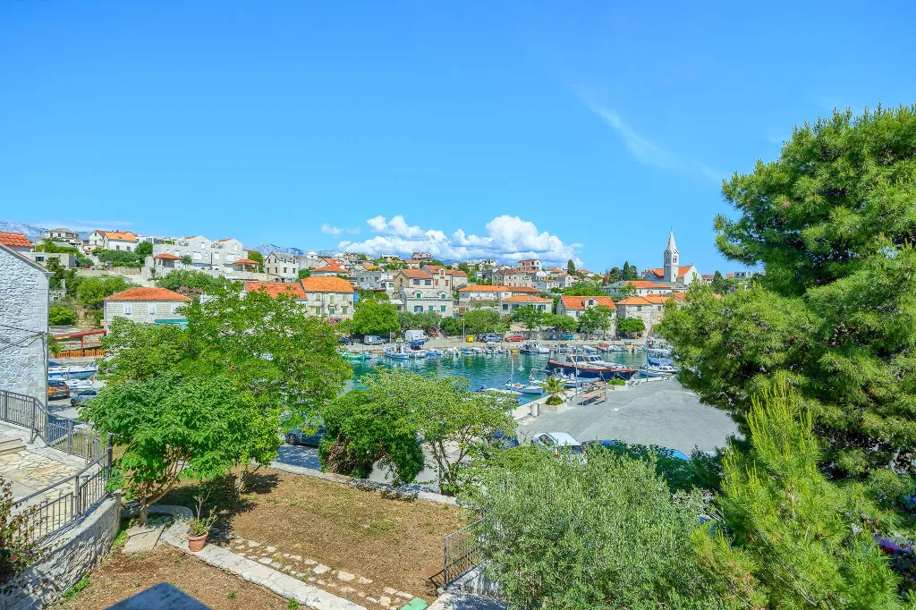 3-Bedroom Villa with Private Heated Pool in Sumartin