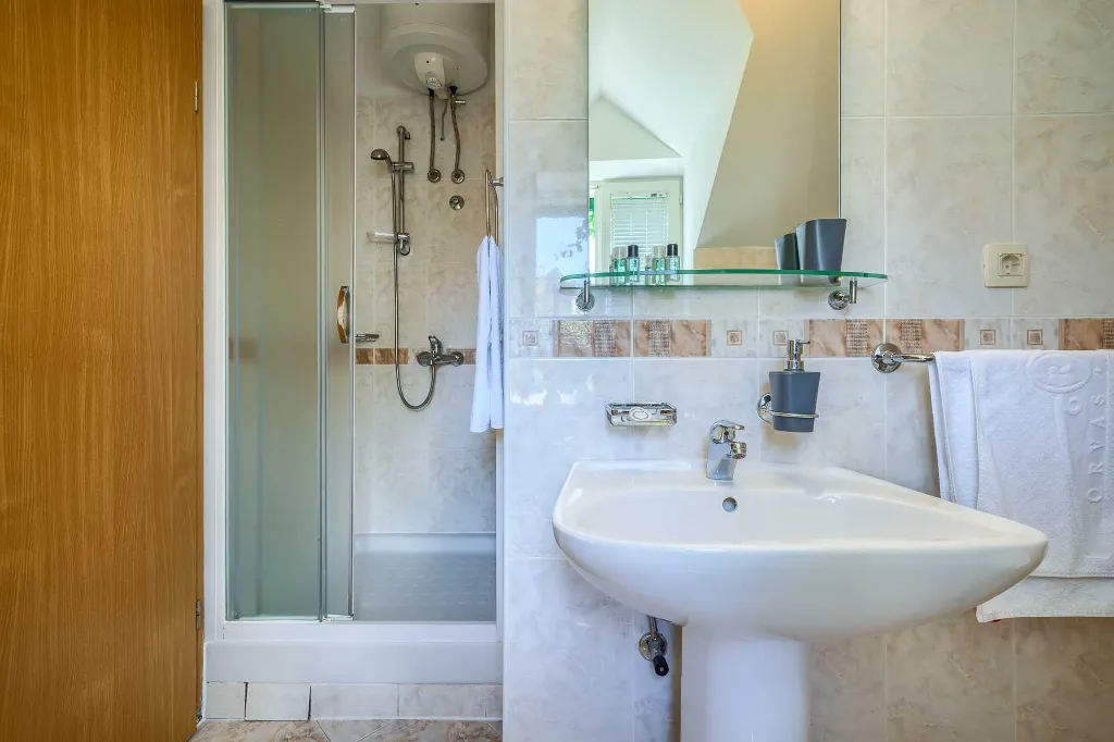 3-Bedroom Villa with Private Heated Pool in Sumartin
