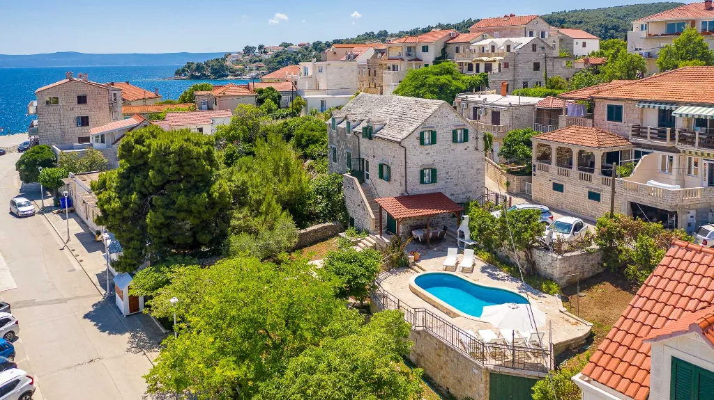3-Bedroom Villa with Private Heated Pool in Sumartin