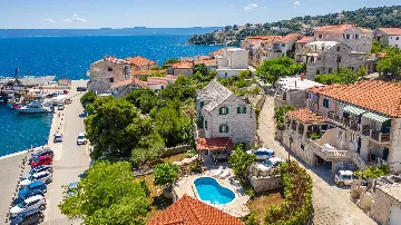 3-Bedroom Villa with Private Heated Pool in Sumartin