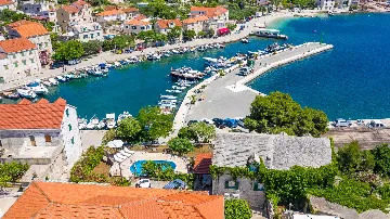 3-Bedroom Villa with Private Heated Pool in Sumartin