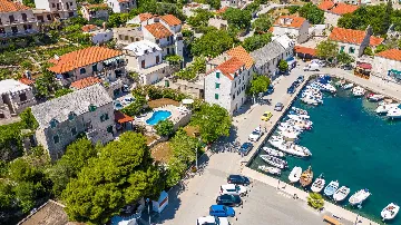 3-Bedroom Villa with Private Heated Pool in Sumartin