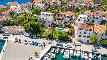 3-Bedroom Villa with Private Heated Pool in Sumartin