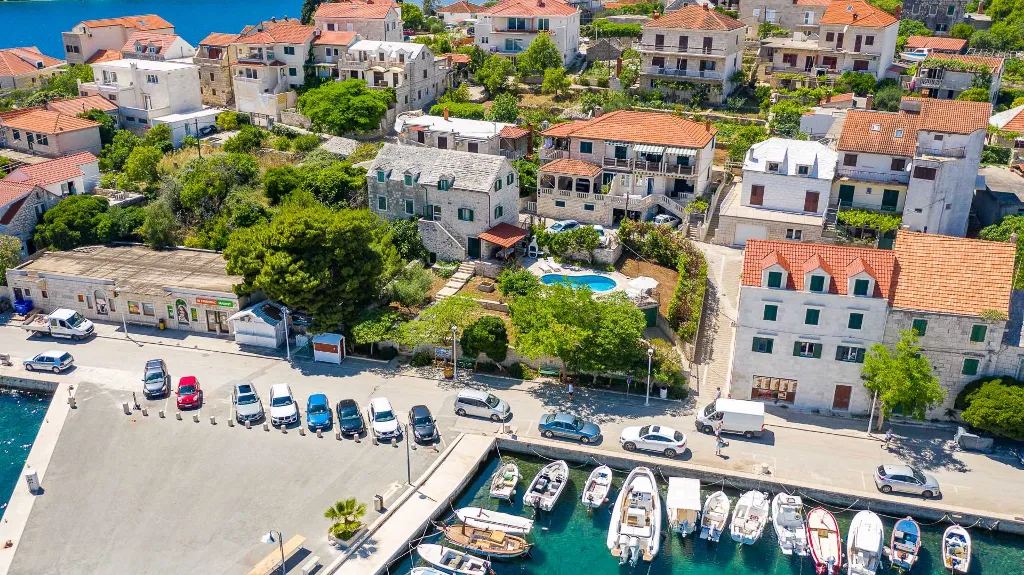 3-Bedroom Villa with Private Heated Pool in Sumartin