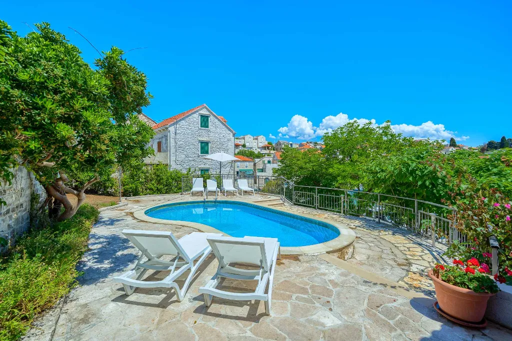 3-Bedroom Villa with Private Heated Pool in Sumartin