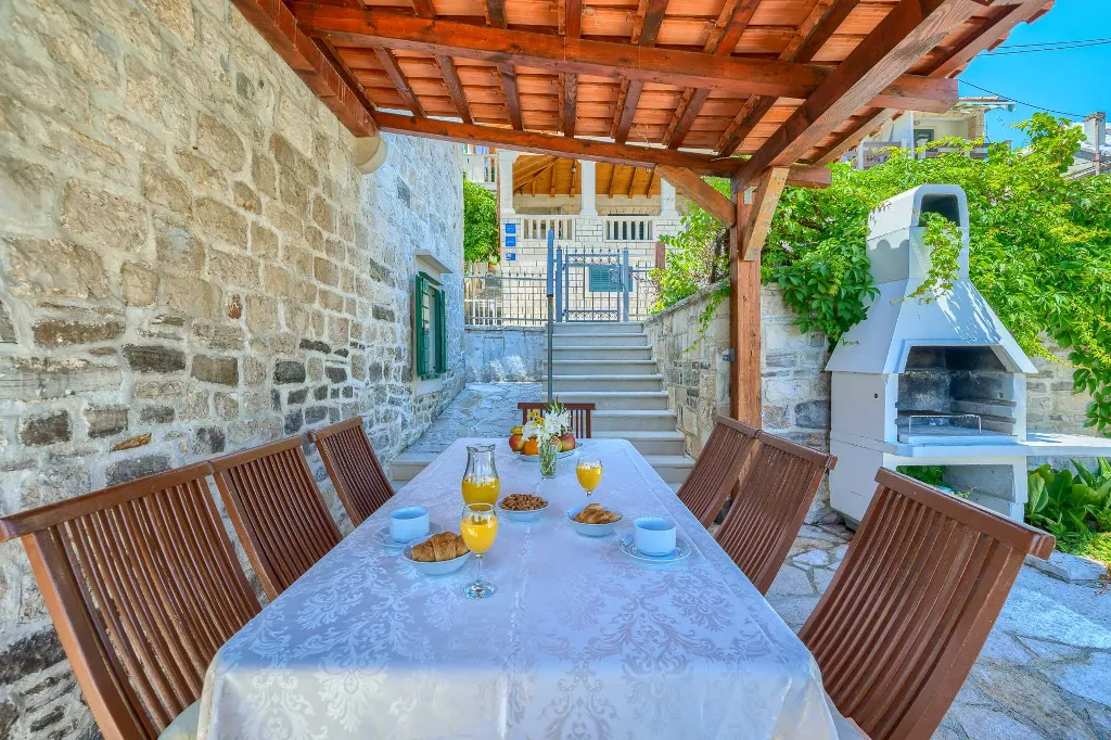 3-Bedroom Villa with Private Heated Pool in Sumartin