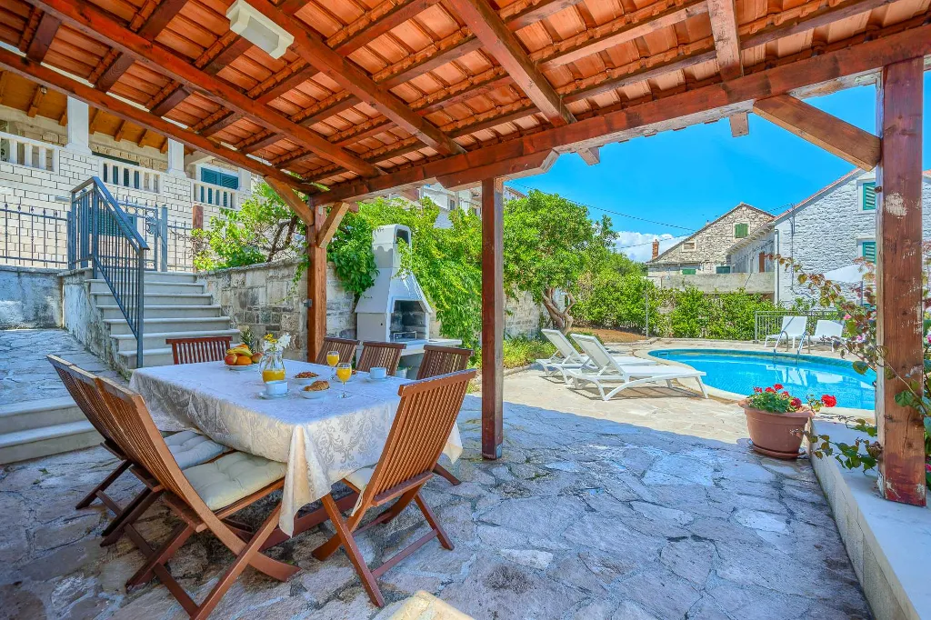 3-Bedroom Villa with Private Heated Pool in Sumartin