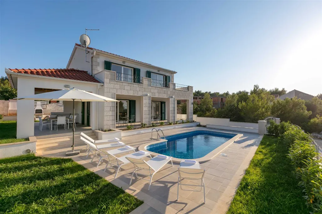 4-Bedroom Heated Pool Villa in Milna, Brač