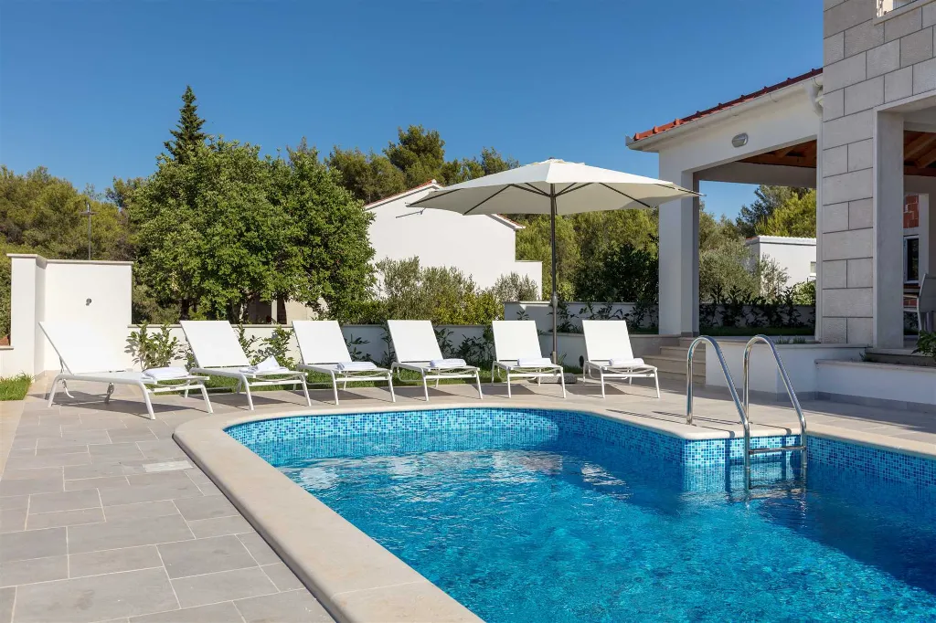 4-Bedroom Heated Pool Villa in Milna, Brač