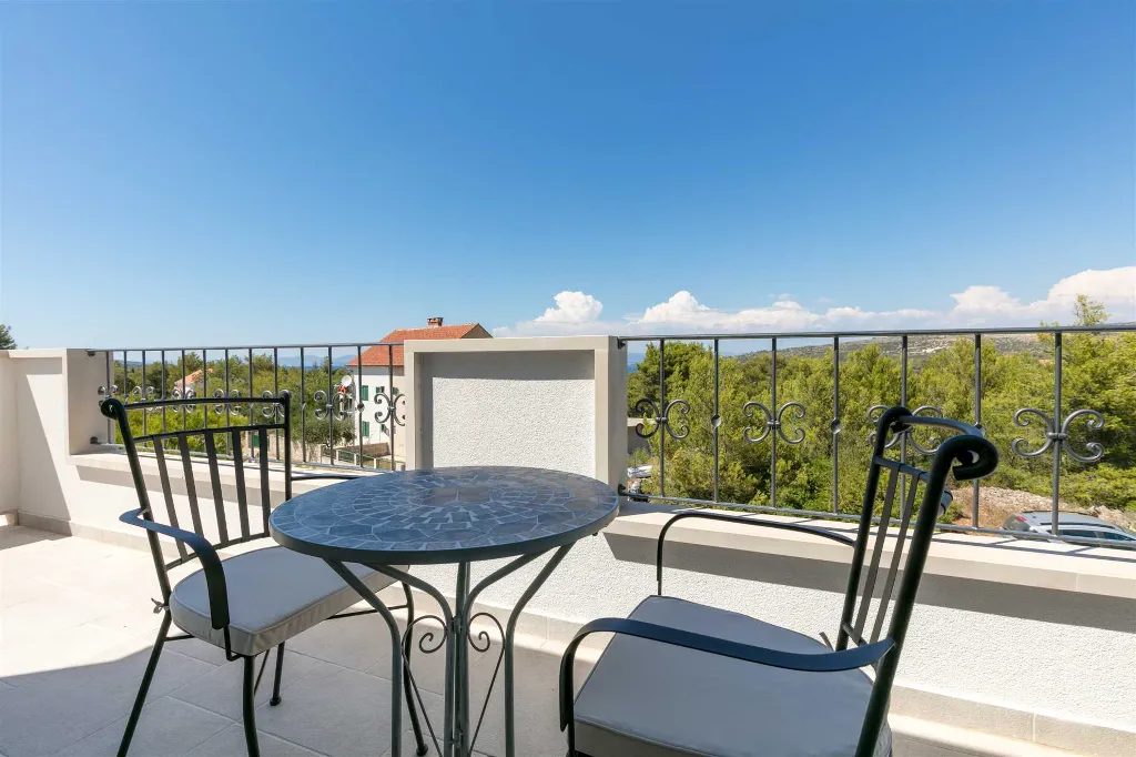 4-Bedroom Heated Pool Villa in Milna, Brač