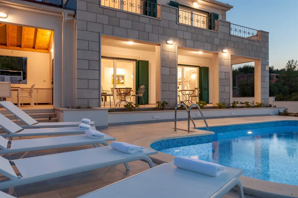 4-Bedroom Heated Pool Villa in Milna, Brač