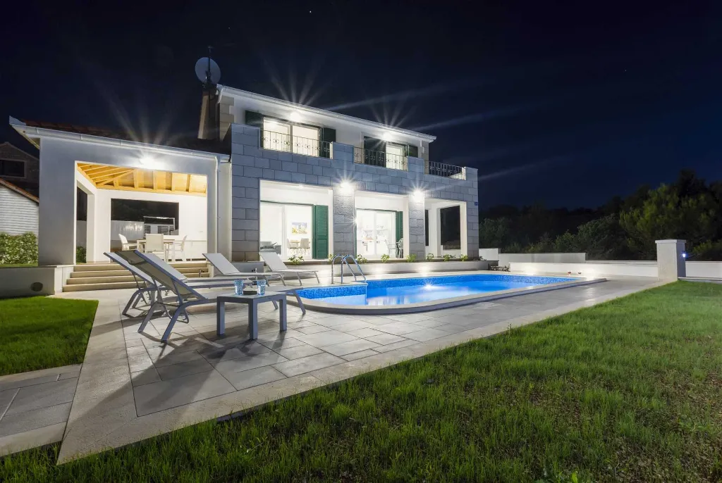 4-Bedroom Heated Pool Villa in Milna, Brač