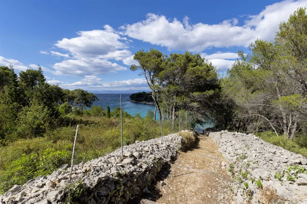 4-Bedroom Heated Pool Villa in Milna, Brač