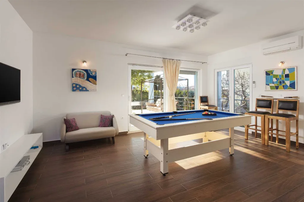 Podstrana 4-Bedroom Villa with Heated Pool