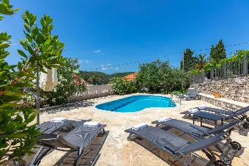 4-Bedroom Villa in Sumartin, Brač for Up to 10