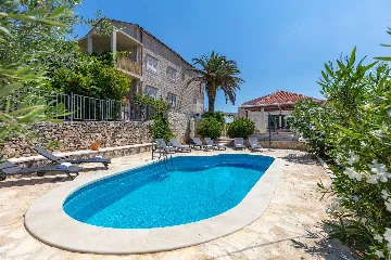 4-Bedroom Villa in Sumartin, Brač for Up to 10
