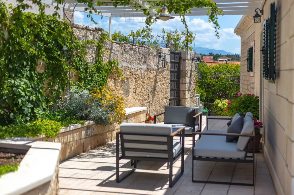 4-Bedroom Villa in Sumartin, Brač for Up to 10
