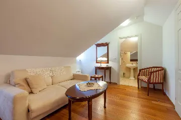 4-Bedroom Villa in Sumartin, Brač for Up to 10