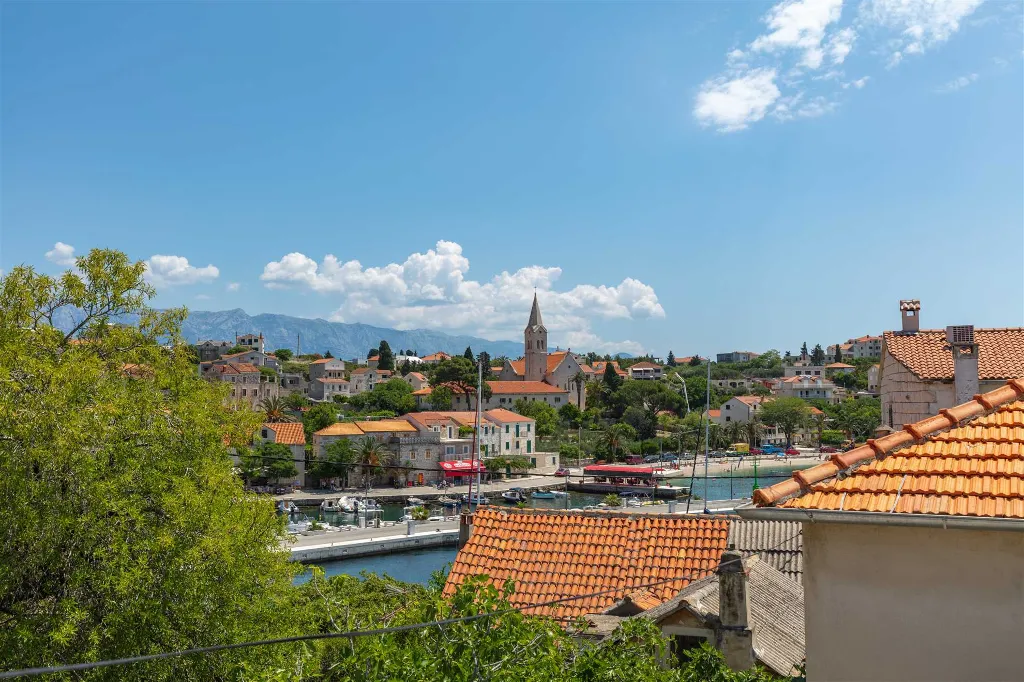 4-Bedroom Villa in Sumartin, Brač for Up to 10