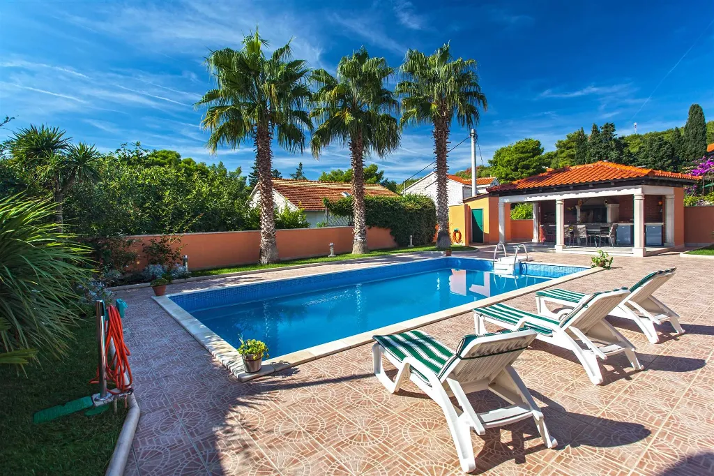 3-Bedroom Villa with Private Pool in Sumartin