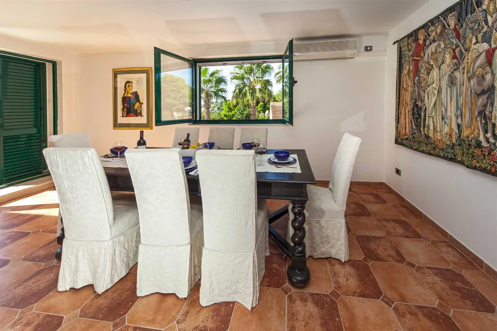 3-Bedroom Villa with Private Pool in Sumartin