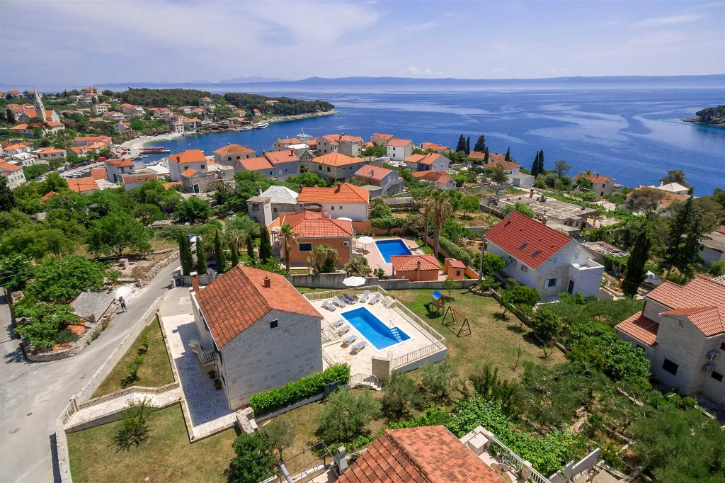 4-Bedroom Villa in Sumartin, Brač for up to 10