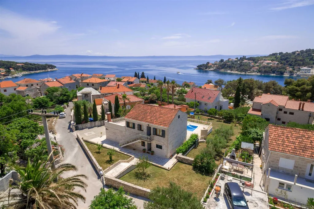 4-Bedroom Villa in Sumartin, Brač for up to 10
