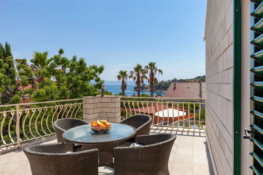 4-Bedroom Villa in Sumartin, Brač for up to 10