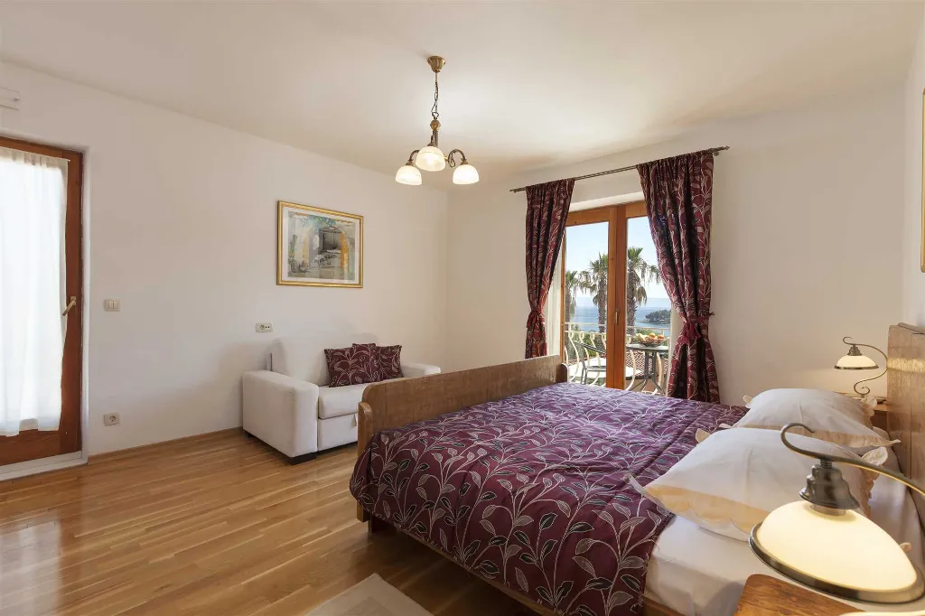 4-Bedroom Villa in Sumartin, Brač for up to 10