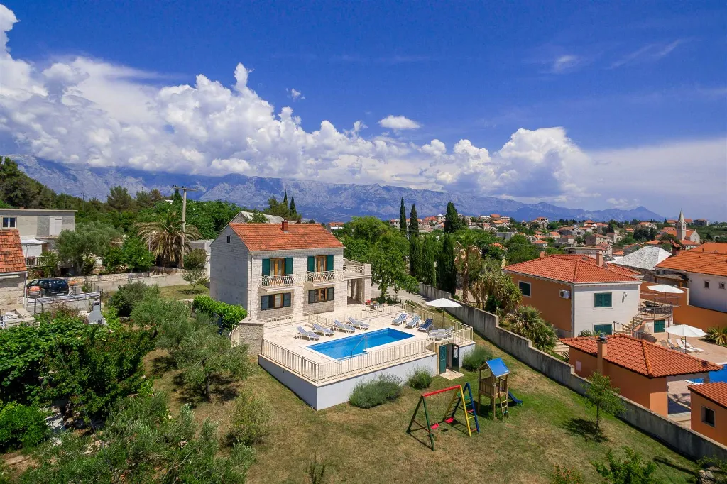 4-Bedroom Villa in Sumartin, Brač for up to 10